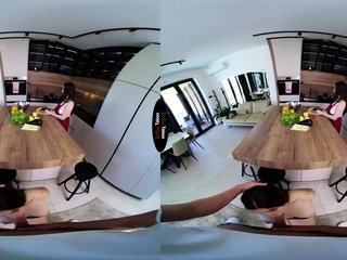 Molly Kit, Remido – Dinner Drama VR